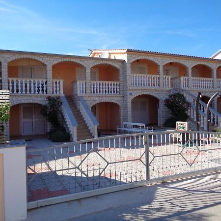 Apartman Kristo Vir Luaran gambar