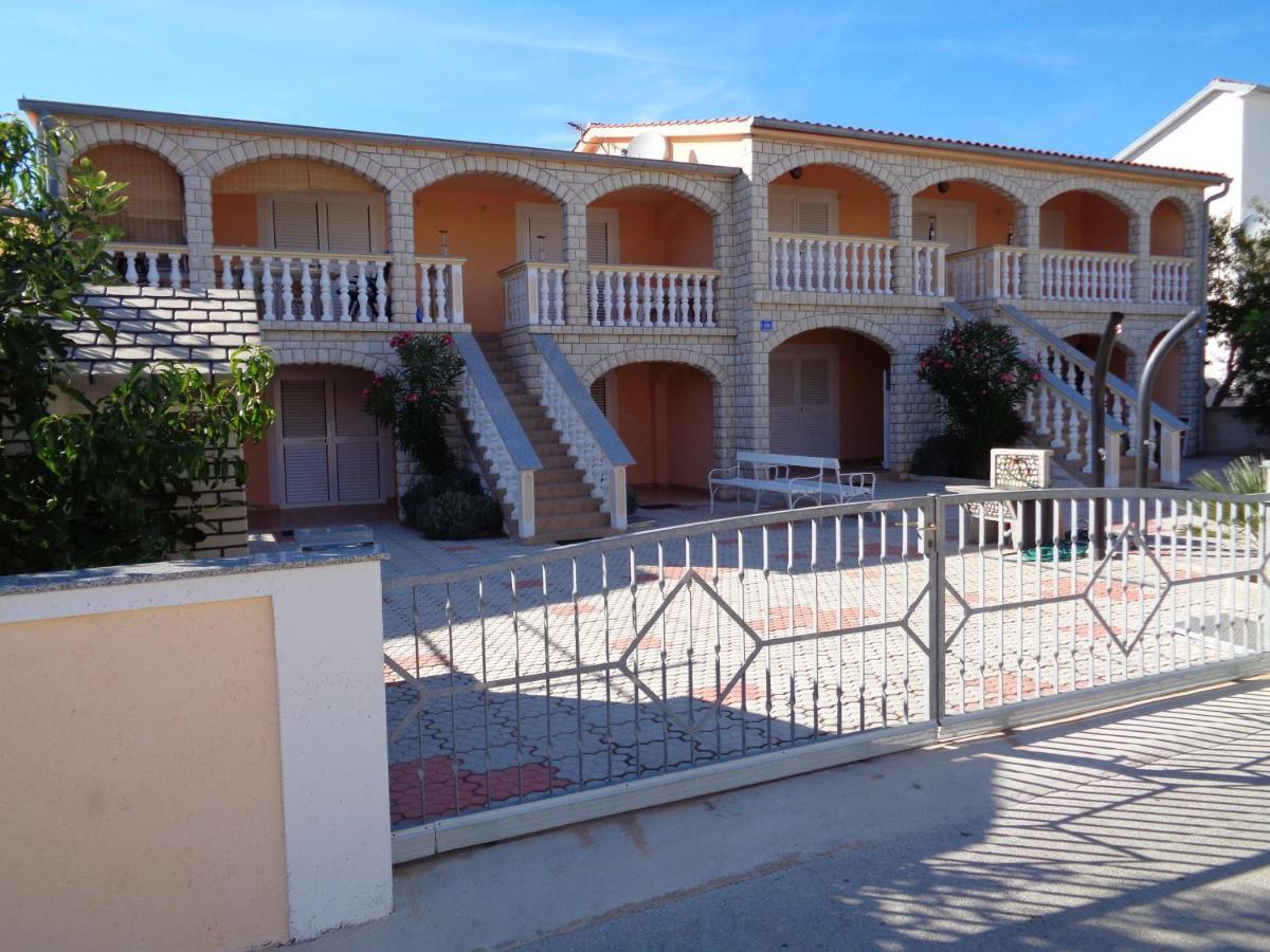 Apartman Kristo Vir Luaran gambar