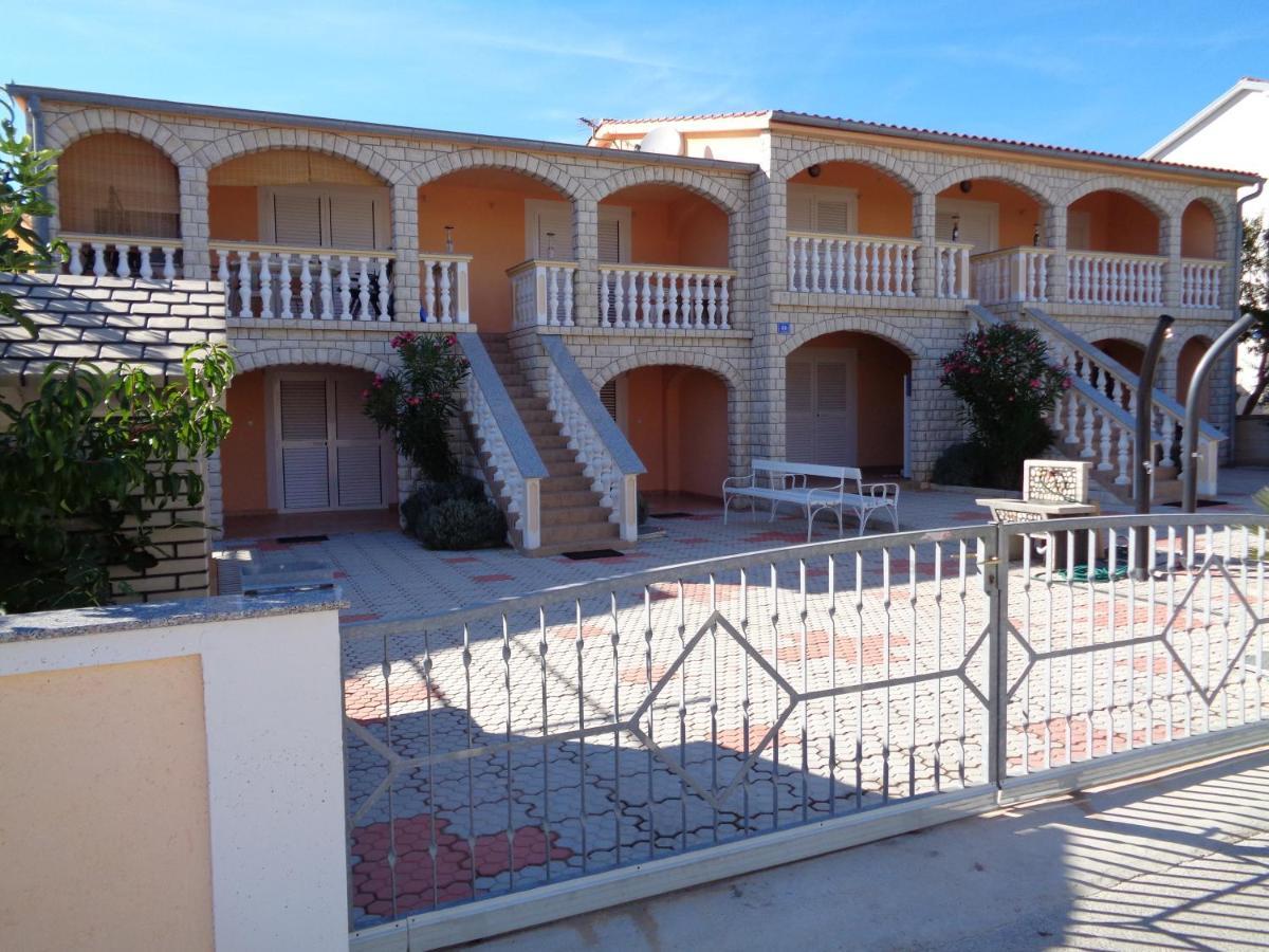 Apartman Kristo Vir Luaran gambar